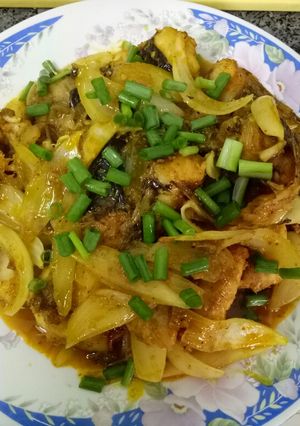 Hình của món Cá mao ếch xào xả ớt.