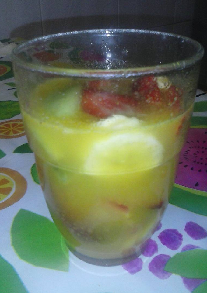 Una foto de Frutas con miel y cúrcuma