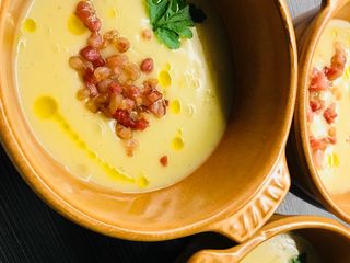 Csicsókakrémleves, bacon kockákkal