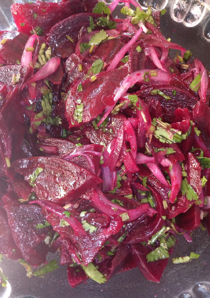 Una foto de Ensalada de beterraga con cebolla y cilantro