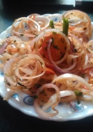लच्छेदार प्याज़ सलाद (lachedar pyaz salad recipe in Hindi) रेसिपी मुख्य फोटो