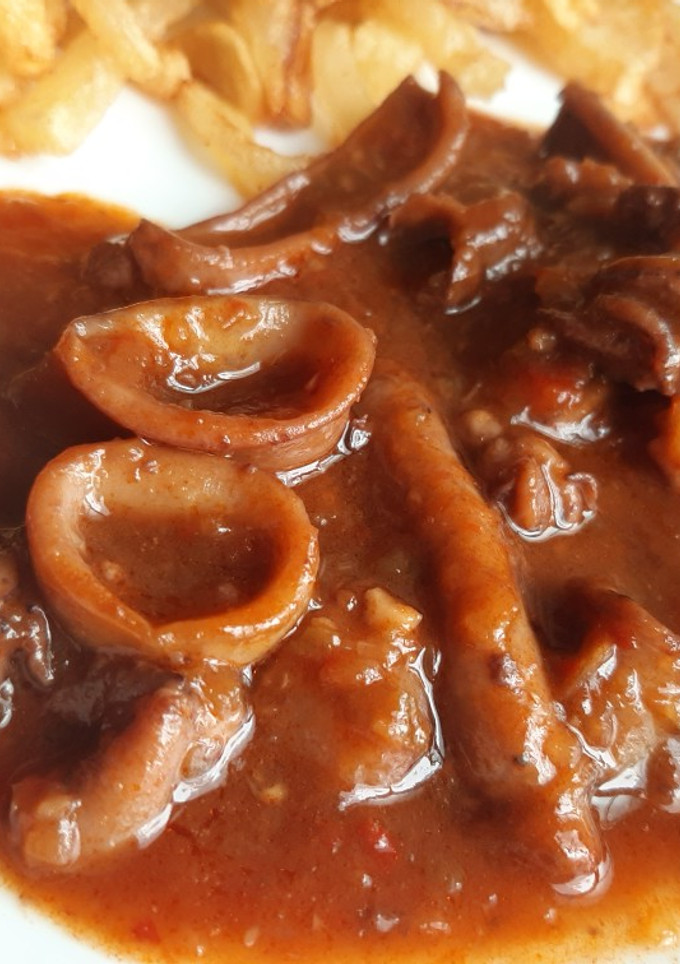 Una foto de Calamares en salsa