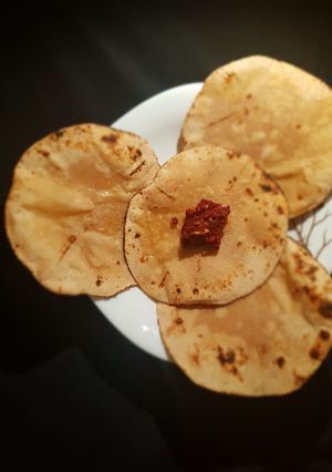 पानगा व लसणाची चटणी (panga v lasanachi chutney recipe in marathi) रेसिपी चे मुख्य फोटो 
