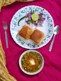 पाव भाजी (Pav Bhaji recipe in hindi) रेसिपी मुख्य फोटो