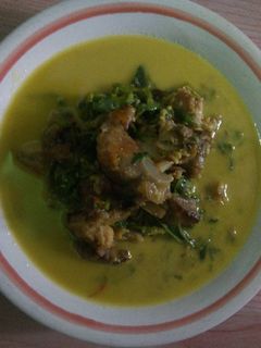 Foto resep Ikan cucut asap kuah kuning.
