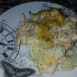 Coliflor guisada con pollo, bechamel y queso