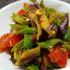 A picture of Eggplant pepper and tomato Stirfry 炒三茄 - vegan.