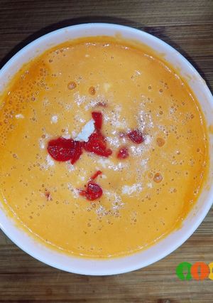 Una foto de Crema de espárragos blancos, pimientos y feta