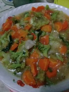Foto resep Tumis Brokoli Wortel Bakso #7