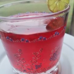 A picture of Red lemonade drink.