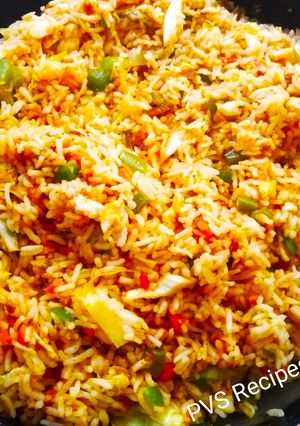 चिकन शेजवान फ्राइड राइस (chicken Schezwan fried rice recipe in marathi) रेसिपी चे मुख्य फोटो 