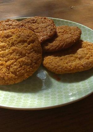 A picture of Anzac Biscuits.