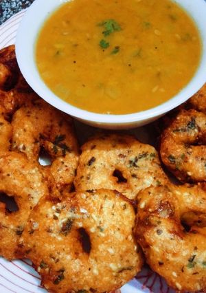A picture of Sambhar vada.