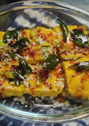 A picture of Gujarati khaman dhokla.