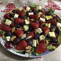Una foto de Ensalada de frutos rojos