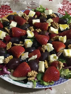 Una foto de Ensalada de frutos rojos
