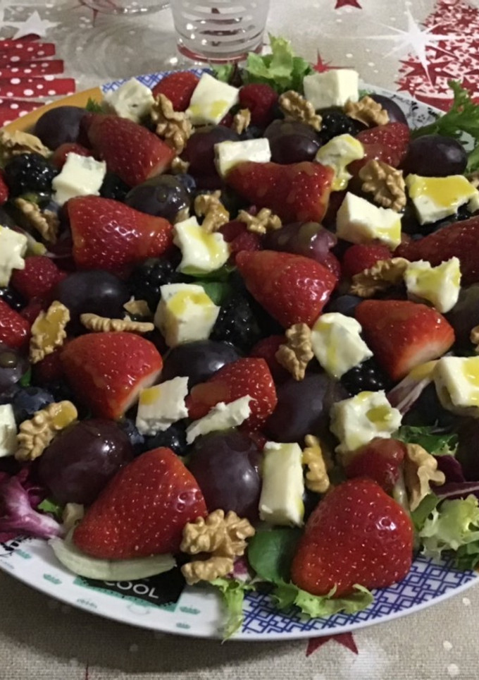 Una foto de Ensalada de frutos rojos