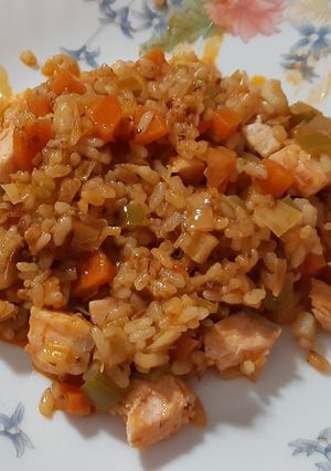 Una foto de Arroz con pota y salmón
