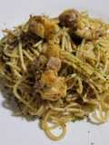 Espaguetis con langosta salteada y jamón pierna