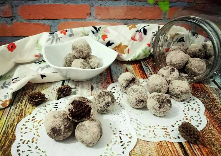 Chocolate coconut ladoo