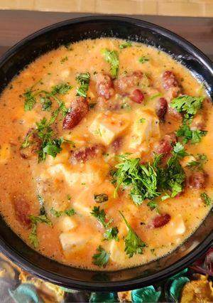 A picture of Paneer rajma curry.