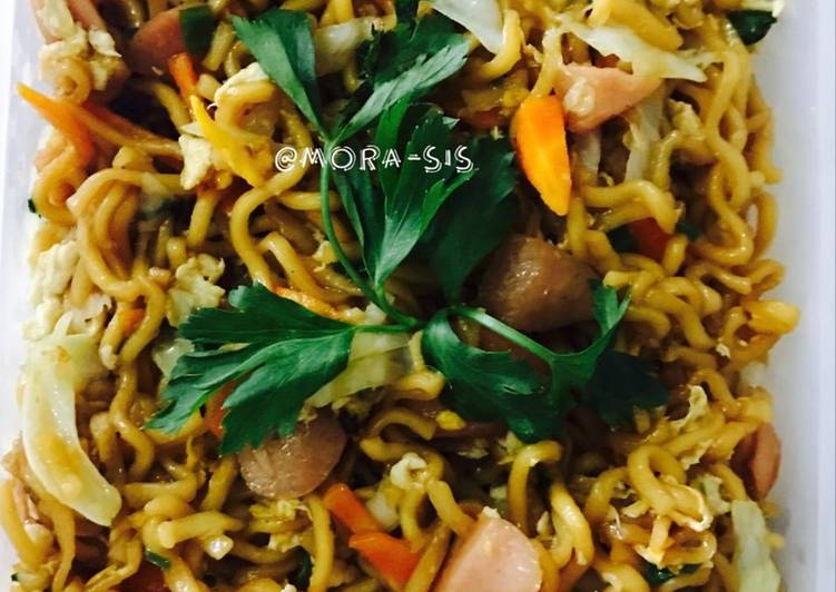 Cara Gampang Membuat Mie Goreng Udang Sosis Telor, Enak