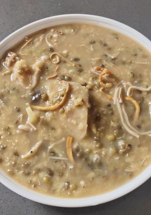 A picture of Ginisang Munggo.