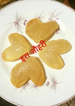 सूजी के दिल के आकार के गोलगप्पे (suji ke dil ke aakar ke golgappe recipe in hindi) रेसिपी मुख्य फोटो