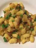 Gnocchetti cipolla e piselli