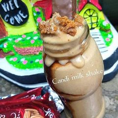 A picture of Candi milk shake.