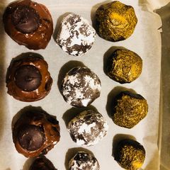 A picture of Oreo truffles.