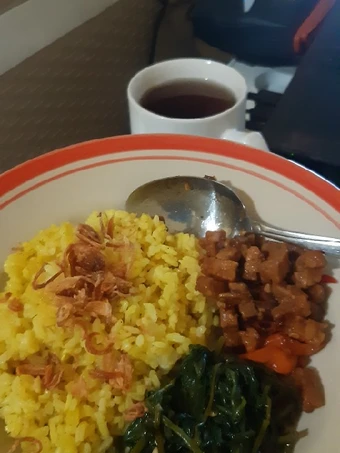 Langkah Mudah untuk Membuat Resep  Nasi Kuning Rice Cooker Simple yang Enak, Menggugah Selera