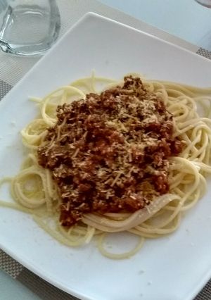 Una foto de Spaguetis a la boloñesa