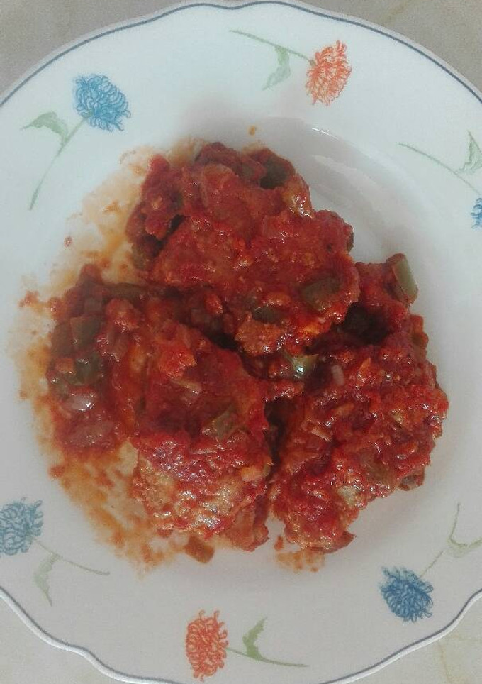 Una foto de Atún con tomate