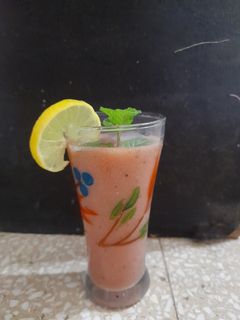 જામફળ કીવી શેક (Jamfal Kiwi Shake Recipe In Gujarati) રેસીપી મુખ્ય ફોટો