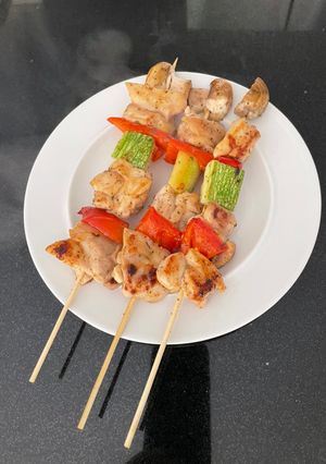 Una foto de Brochetas de pollo súper rápidas