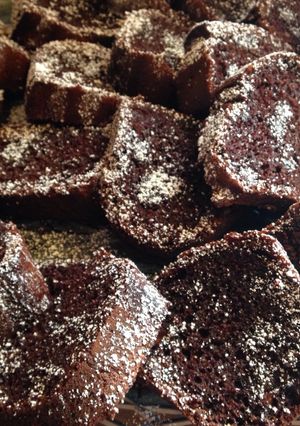 A picture of Chocolate bundt cake .
