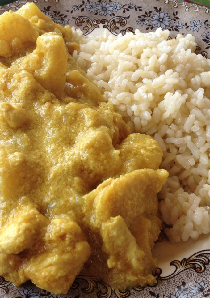 Una foto de Pollo al curry fácil 