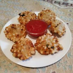 A picture of Sabudana vada.