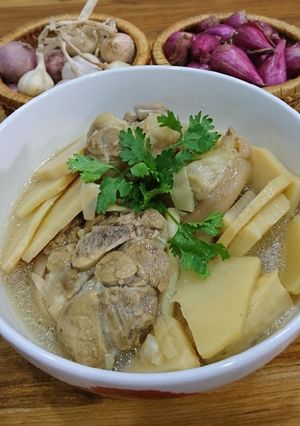 Hình của món Măng hầm giò heo.