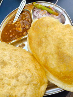 पंजाबी छोले भटूरे (Punjabi Chole Bhature in Hindi) रेसिपी मुख्य फोटो