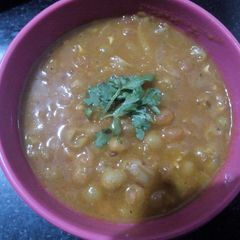 A picture of Chatpate hare matar.