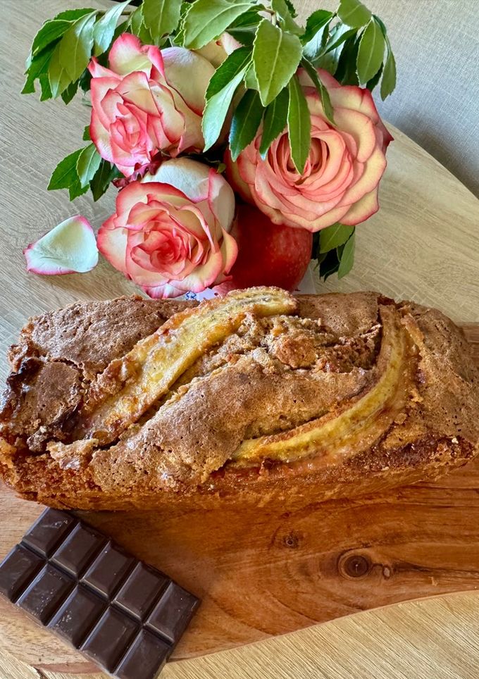 Une photo de Banana Bread au beurre de cacahuètes et pépites de chocolat sans gluten ni lactose