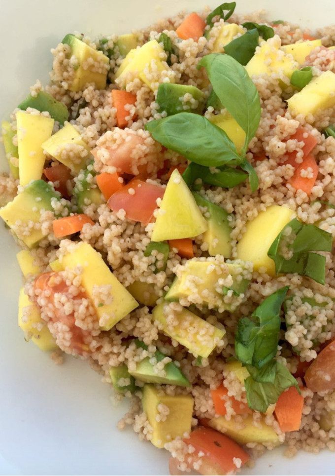 Una foto de Ensalada de cous cous de espelta con mango