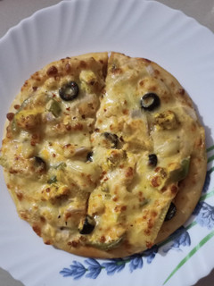 વેજ પનીર પીઝા (Veg Paneer Pizza Recipe In Gujarati) રેસીપી મુખ્ય ફોટો