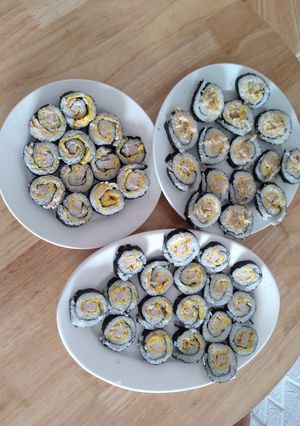 Hình của món Cơm cuộn.