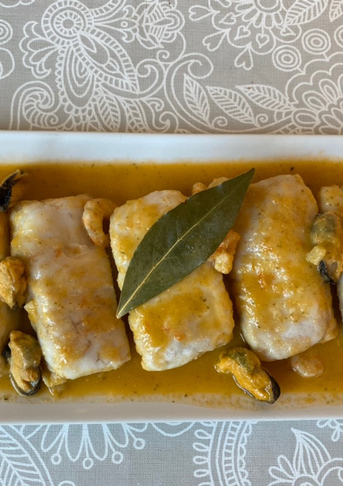 Una foto de Merluza en salsa marinera -apta para celíacos-