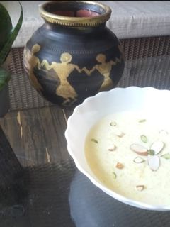 દૂધપાક (મધર રેસીપી)(DoodhPak Recipe In Gujarati) રેસીપી મુખ્ય ફોટો