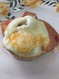 Canasta de jamón con huevos