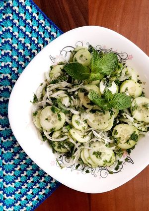 عکسی از دستور سالاد خیار و نعنا (Mint & cucumber salad)